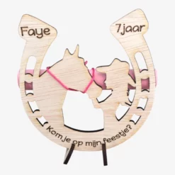 Uitnodiging - Hoefijzer van hout
